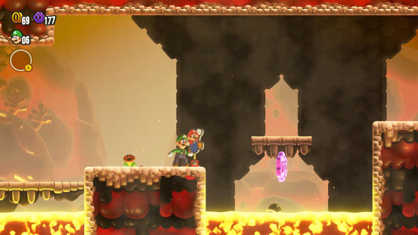 Um jogador coloca um painel do Mario em uma fase para ajudar outros jogadores no modo multijogador.